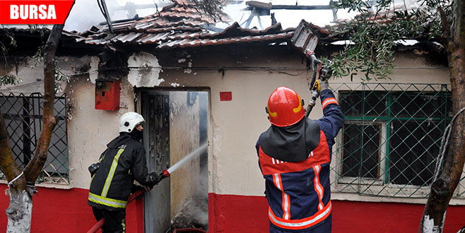 5 kişilik ailenin yaşadığı müstakil ev alevlere teslim oldu