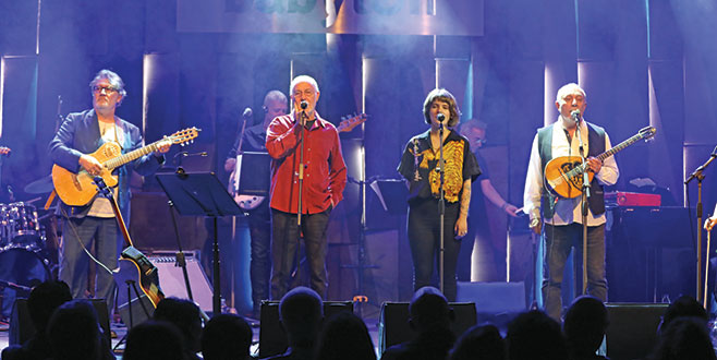 Yıllar sonra aynı sahnedeler