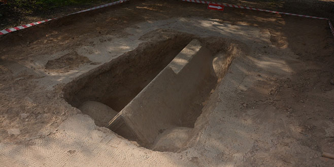 İznik’teki zeytinlikte mozaikli lahit bulundu İznik’teki zeytinlikte mozaikli lahit bulundu