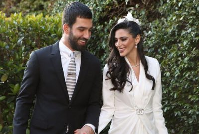 Eşi doğuma giden Arda Turan, baba olmadan önce kuaföre koştu!