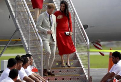 Düşes Meghan Markle elbisesiyle dillere düştü!