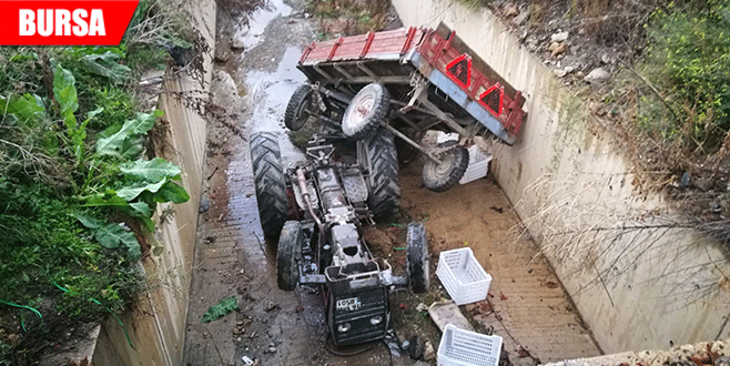Park halindeki traktör su kanalına uçtu Park halindeki traktör su kanalına uçtu