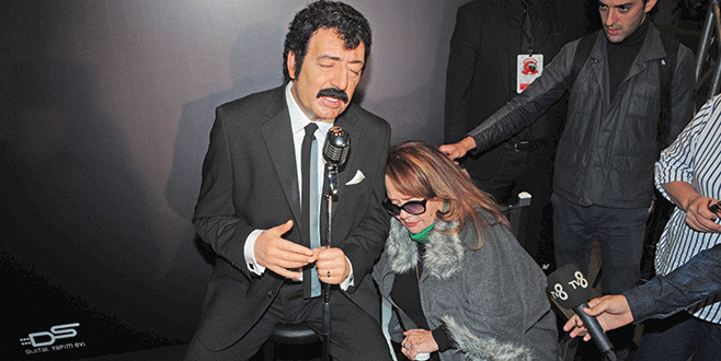 O benim için hala yaşıyor