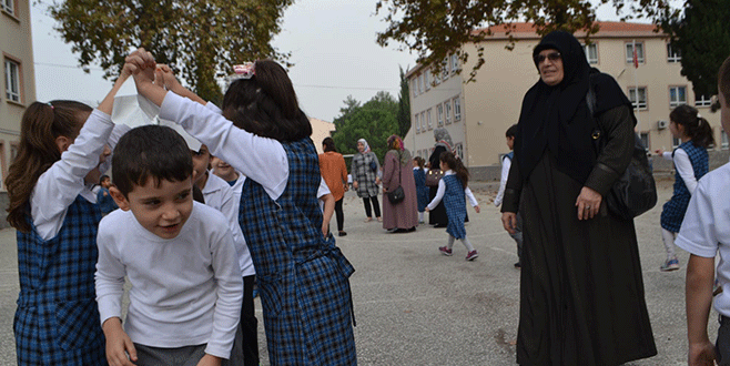 Dedeler ve nineler torunlarıyla oyun oynadı