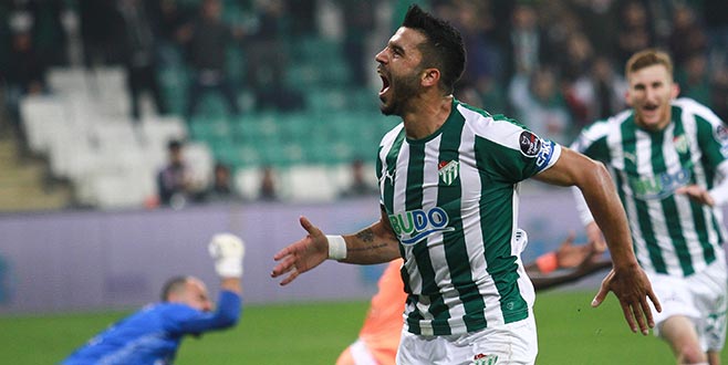 Timsah ilk yarıda fişi çekti Timsah ilk yarıda fişi çekti