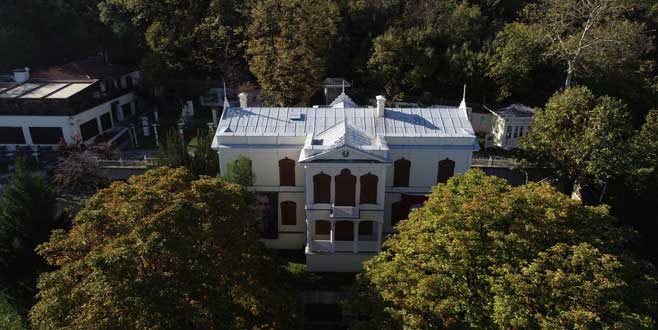 Cumhuriyet’in ilk bayrakları Hünkâr Köşkü Müzesi’nde