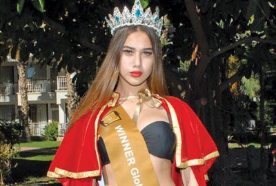 16 yaşında kraliçe seçildi