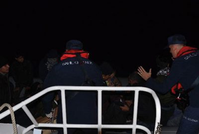 Kuşadası Körfezi’nde 17’si çocuk 37 kaçak göçmen yakalandı