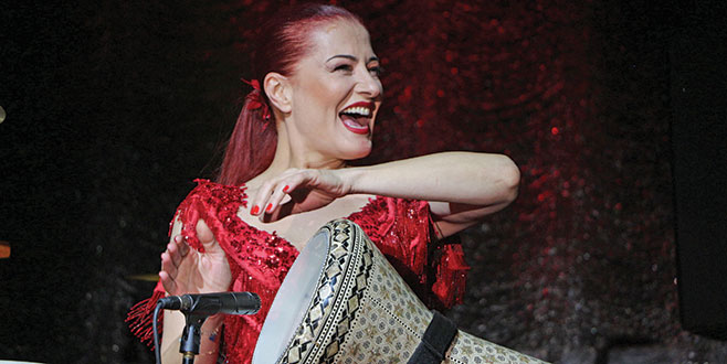 Candan’dan darbuka şov