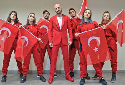 Soner’den kırmızı-beyaz şov