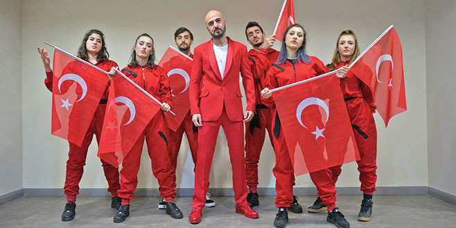 Soner’den kırmızı-beyaz şov