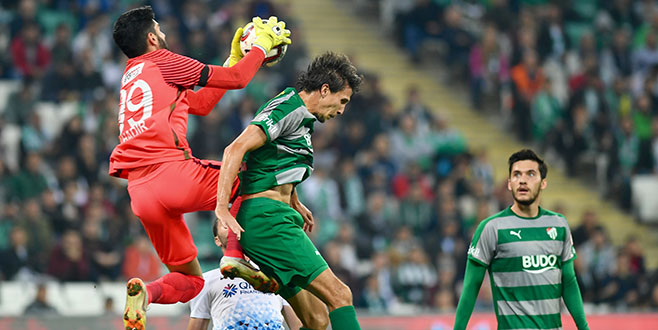 Bursaspor uzatmalarda yıkıldı Bursaspor uzatmalarda yıkıldı