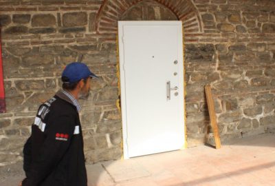 Tarihi hana tuhaf kapı! Meğer tek değilmiş…