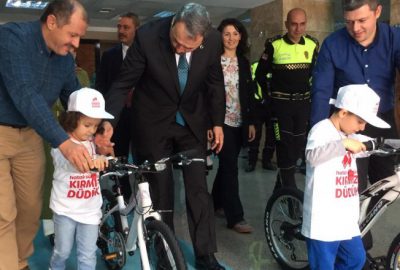 Emniyetten çocuklara bisiklet