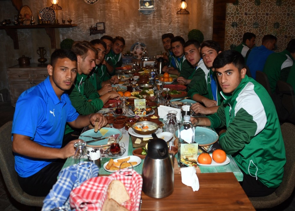 Bursaspor U21 Takımı kahvaltıda buluştu Bursaspor U21 Takımı kahvaltıda buluştu