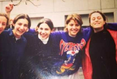 Fotoğraftaki şen kahkahalı kızı tanıdınız mı? Şimdi yüzü gülmüyor