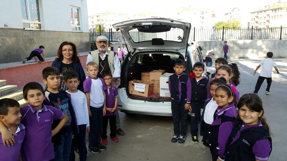 Minik öğrencilerden yetim arkadaşlarına destek Minik öğrencilerden yetim arkadaşlarına destek