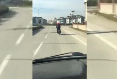 Bursa’da motosiklet ile tehlikeli yolculuk