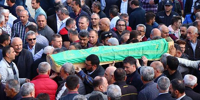 Arkadaşının şakalaşırken attığı yumrukla ölen liseliye acı veda