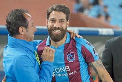 Olcay Şahan Samet Hoca’ya koştu