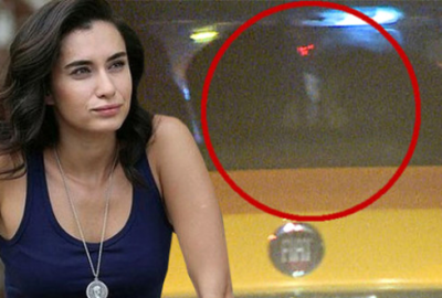 ‘Arkadaşız’ dediği erkekle dudak dudağa!