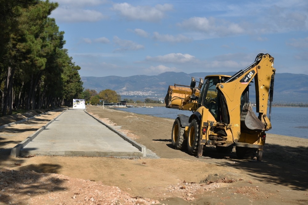 Orhangazi sahilinde dönüşüm başladı Orhangazi sahilinde dönüşüm başladı