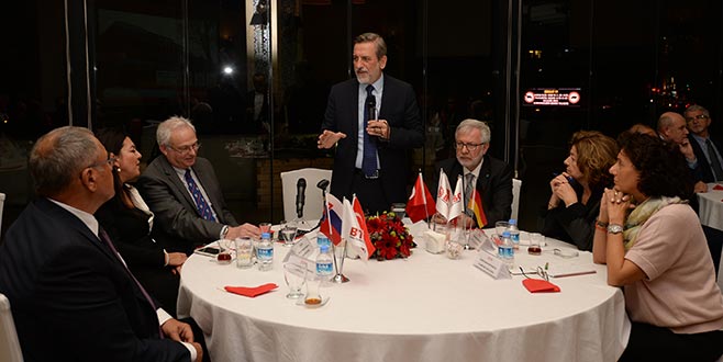 Fahri konsoloslarla toplantı