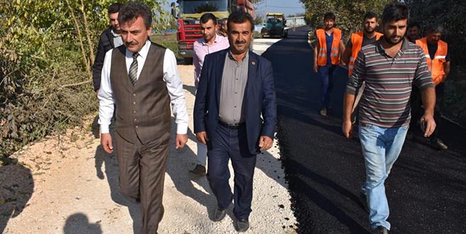 Altyapısı biten yollarda sıcak asfalt çalışması Altyapısı biten yollarda sıcak asfalt çalışması