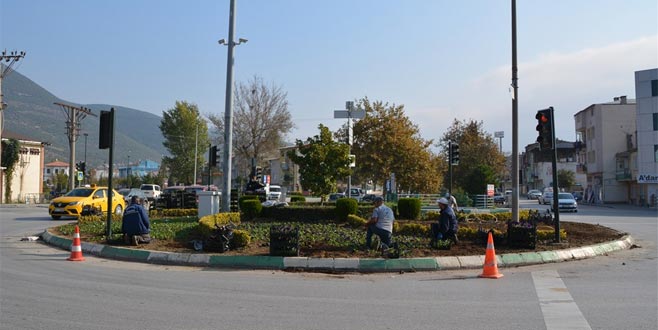 Gemlik’te caddeler renkleniyor Gemlik’te caddeler renkleniyor