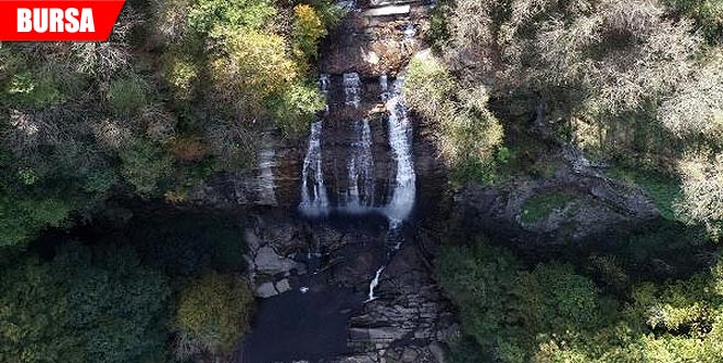 38 metre yükseklikten akıyor! Hayranlık uyandıran görüntüler
