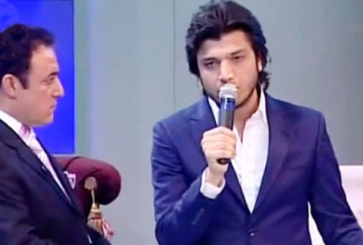 İstediği pantolonu bulamayan ünlü türkücü, tezgahtar kadınları dövdü