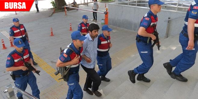 Ailesini katletmişti… Hakim karşısına çıktı