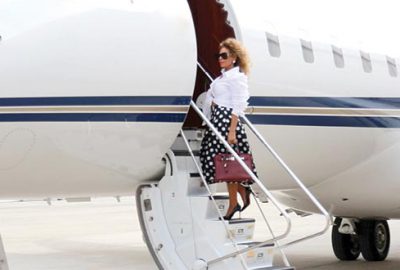 Klibi için uçak kiraladı