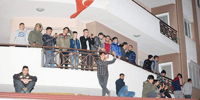 Sibel sevgisi çatıya çıkardı