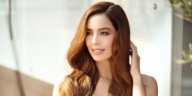 Azra Akın anne oldu