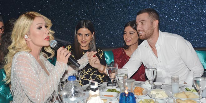 Annesine sürpriz yaptı