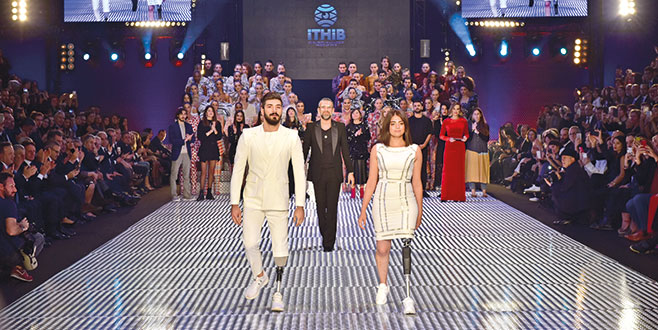 Ampute mankenler podyumda Ampute mankenler podyumda