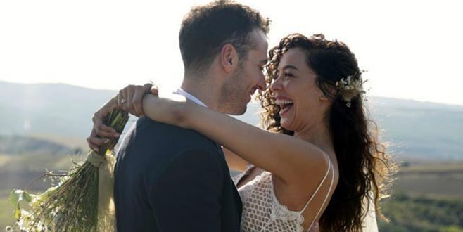 Azra Akın oğlunun adını bir hafta sonra açıkladı