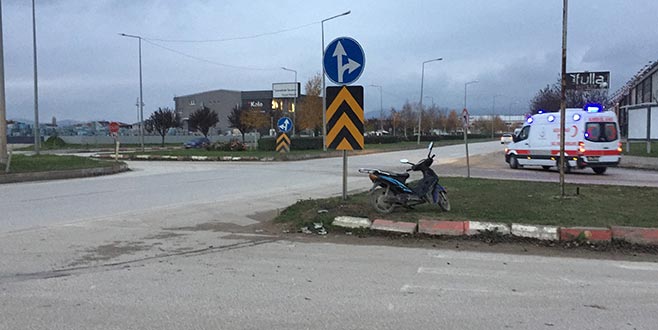 Otomobil ile motosiklet çarpıştı 1 yaralı Otomobil ile motosiklet çarpıştı 1 yaralı