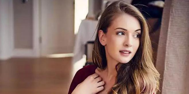 Yasemin’den bikinili paylaşım