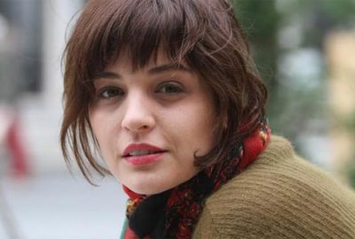 Bursalı ünlü oyuncu, yeni imajıyla takipçilerini büyüledi!