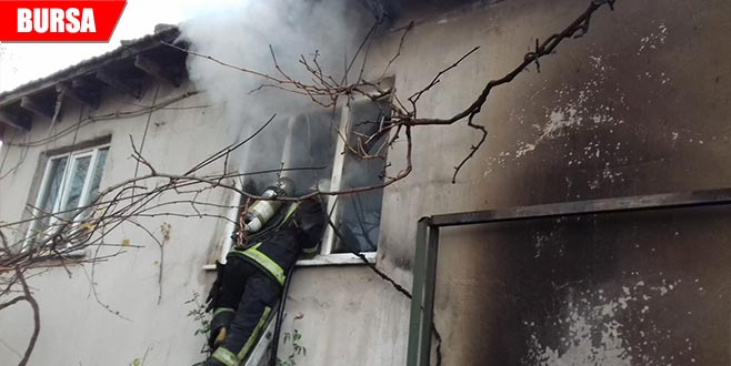 2 katlı evde korkutan yangın 2 katlı evde korkutan yangın