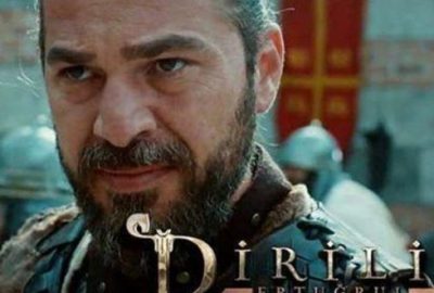 Ekrana imzasını bir kez daha attı!