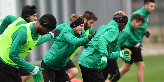 Bursaspor taktik ve pas çalıştı Bursaspor taktik ve pas çalıştı