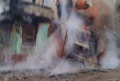 İşte Kayhan’daki yanan binanın çökme anı