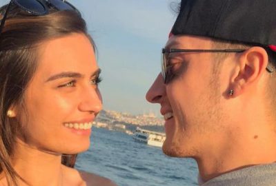 Sevgilisine şifrelerini verdi