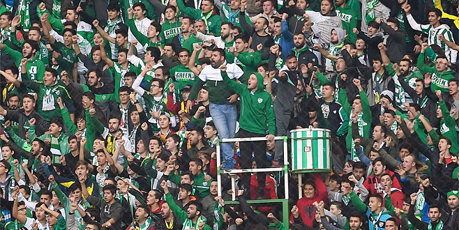 Kaptan maçı taraftarlarla izledi