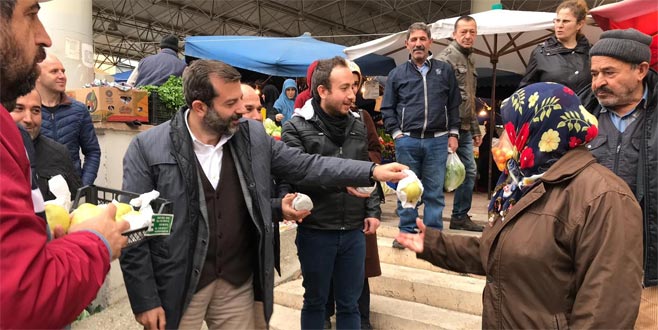 Gürsululara deveci armudu ikram edildi