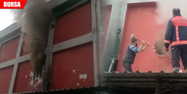 Mobilya fabrikasında yangın paniği! 2 işçi dumandan zehirlendi Mobilya fabrikasında yangın paniği! 2 işçi dumandan zehirlendi