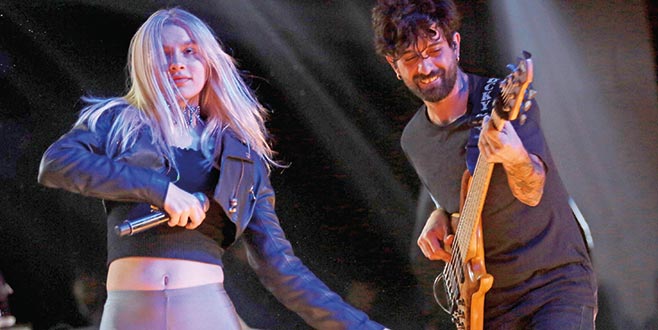 Aleyna engelliler için söyledi